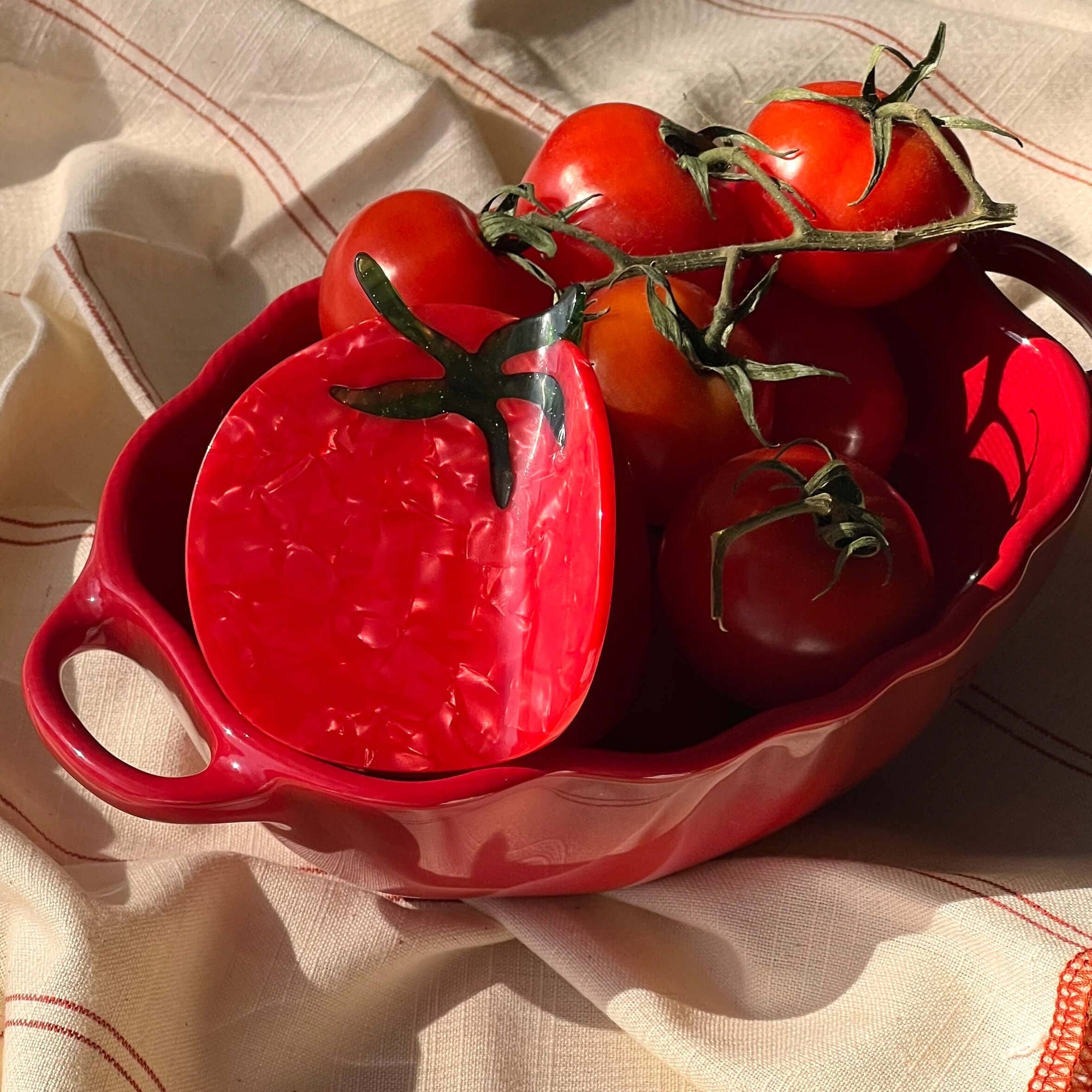 Midi Tomato Hair Claw Clip