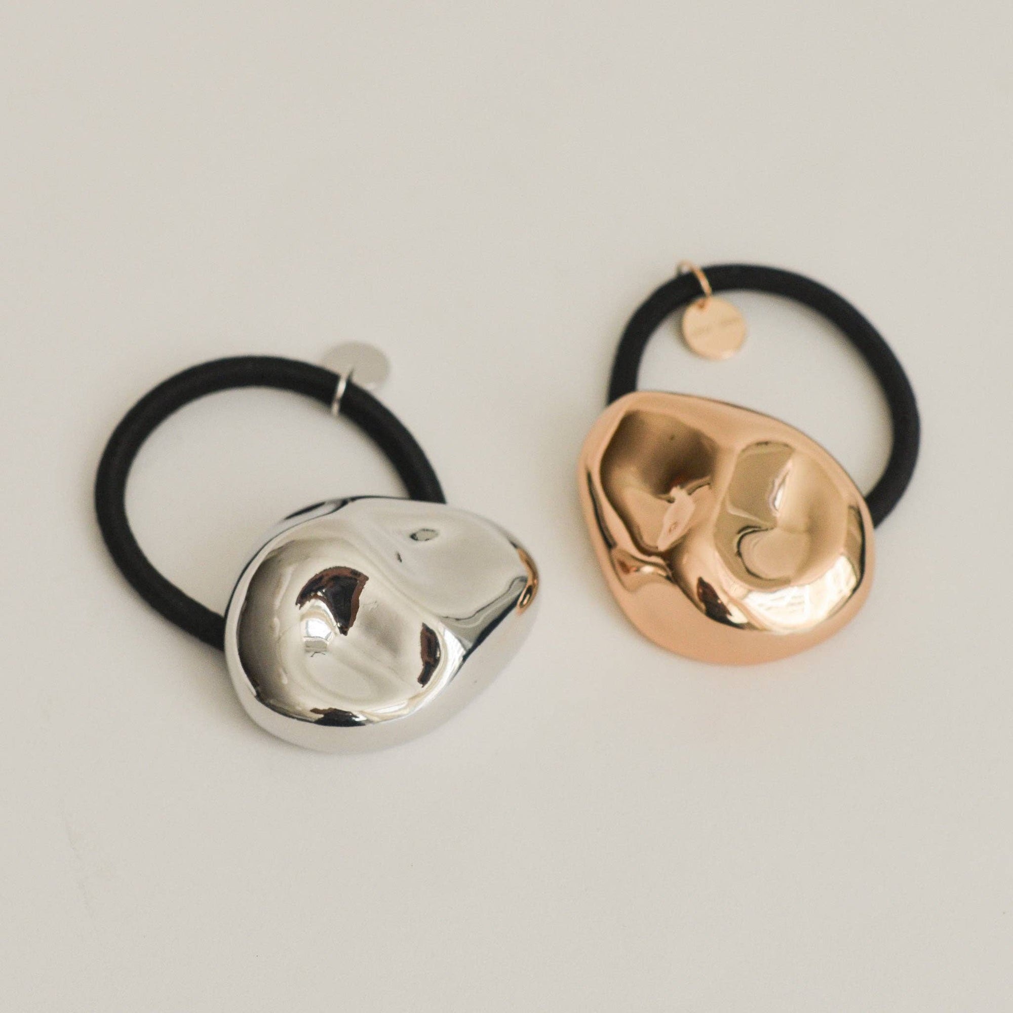 nar'sha - Large Pebble-Shaped Metal Hair Tie | Silver