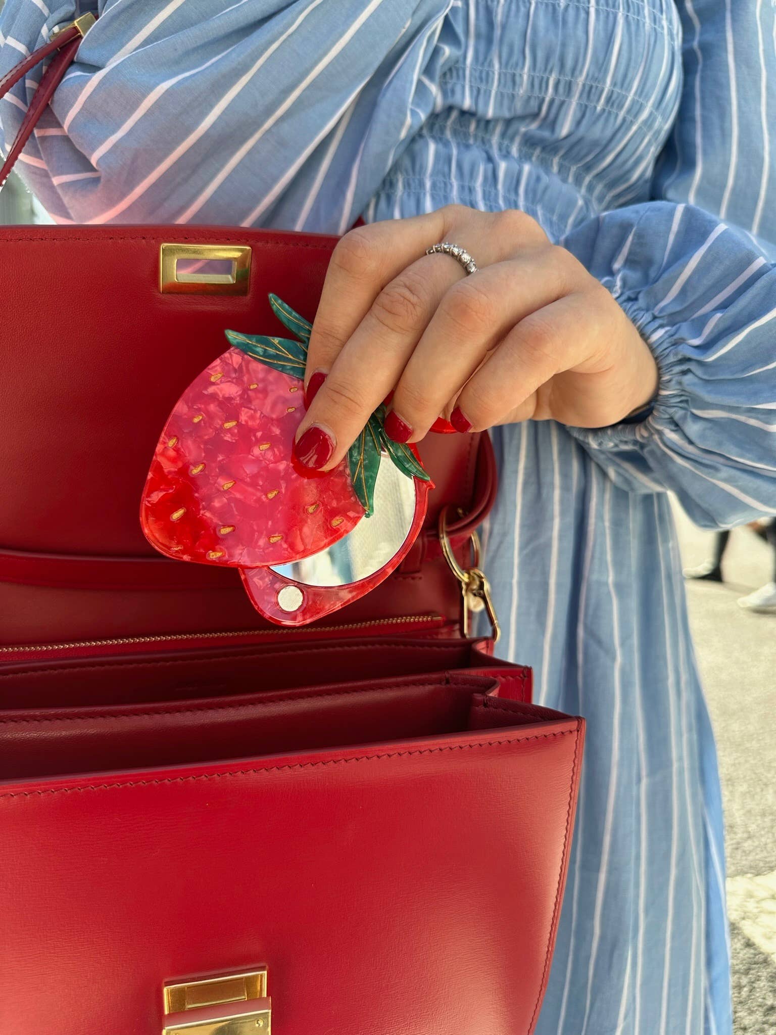 Solar Eclipse - Strawberry Compact Mirror