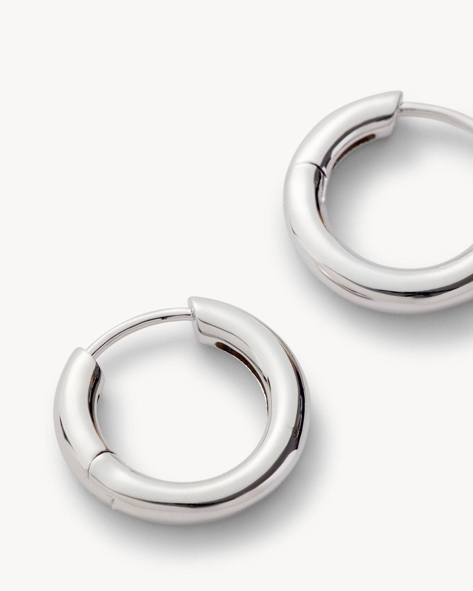MACHETE - Petite Hoops - Silver