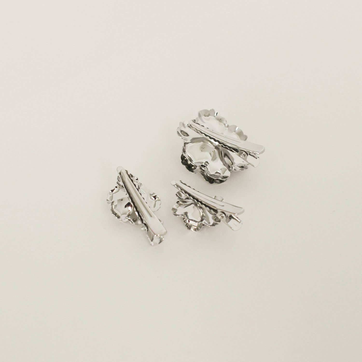nar'sha - Metal Flower with Plastic Pearl Hair Clips | 3pcs | Silver