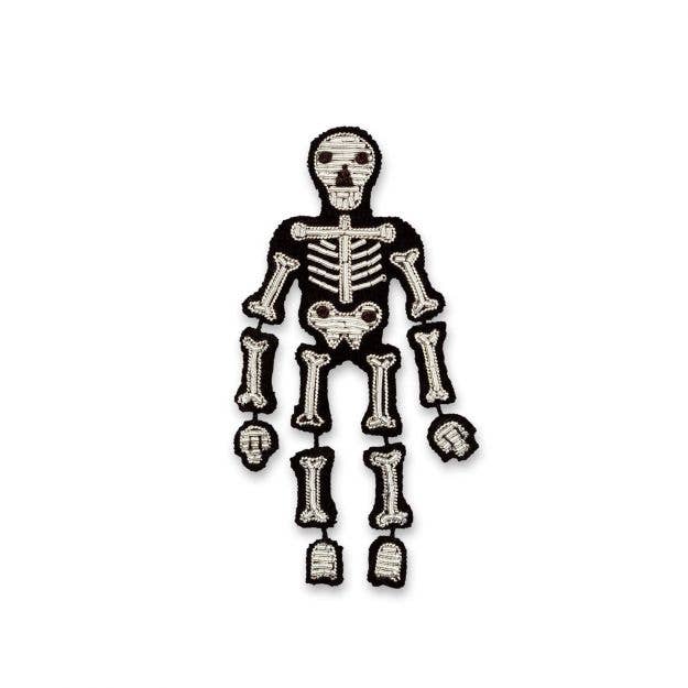 Macon & Lesquoy - Hand embroidered brooch - Silver Skeleton