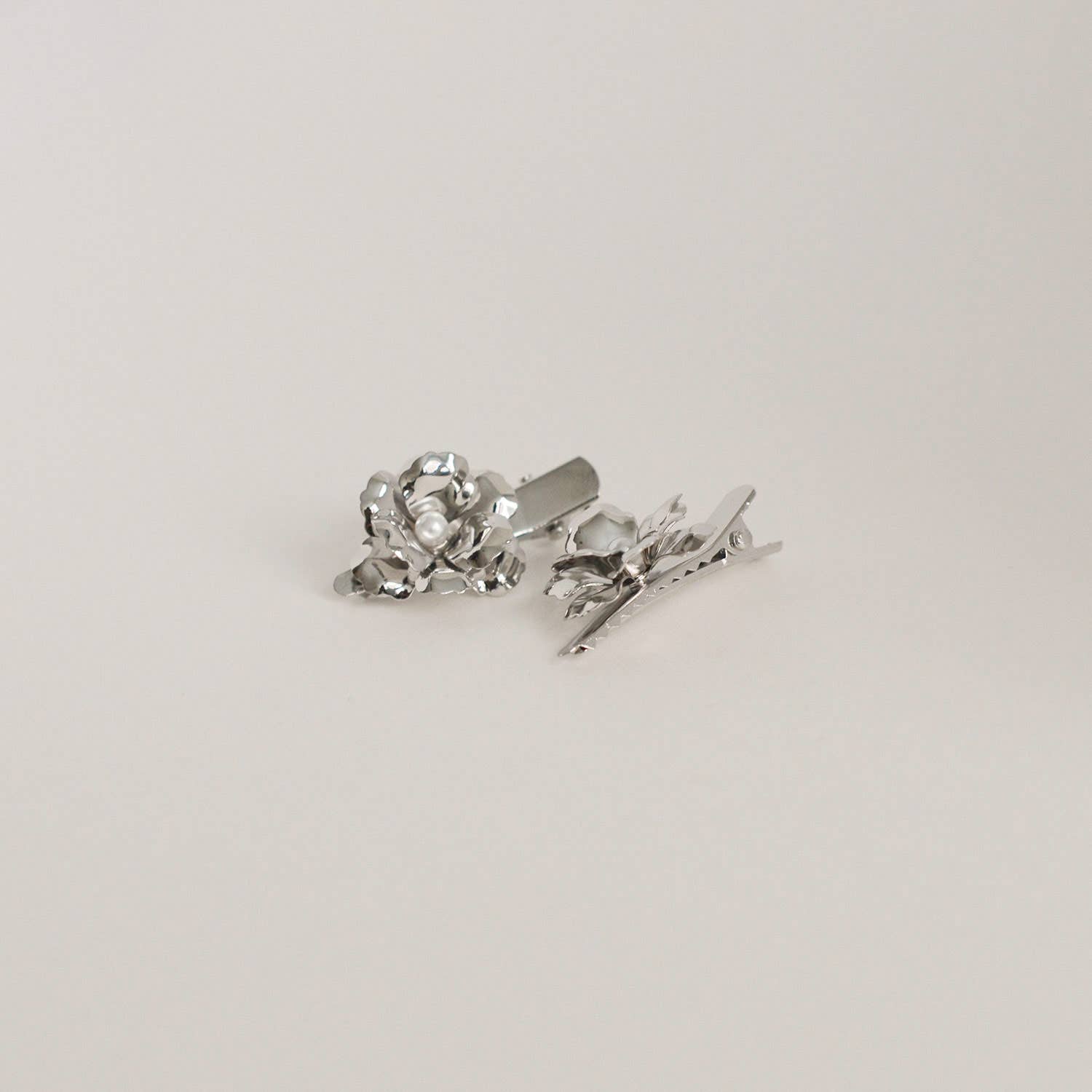 nar'sha - Metal Flower with Plastic Pearl Hair Clips | 3pcs | Silver