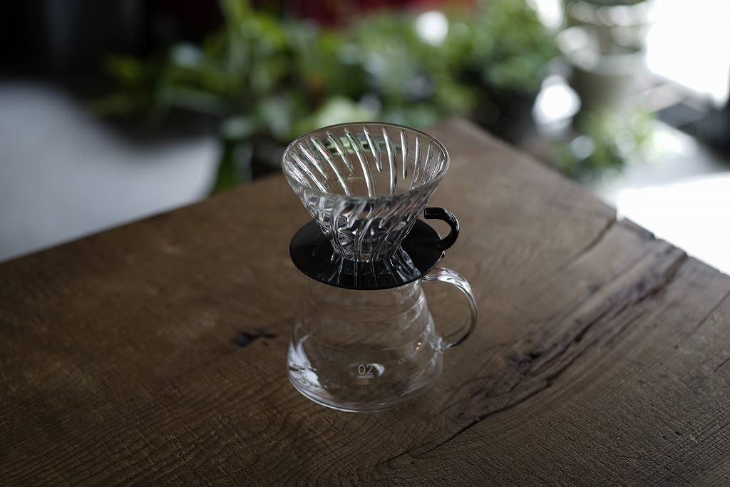 HARIO USA - V60 Glass Dripper 02 (Round Base) Clear Black: Clear