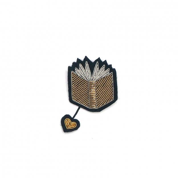 Macon & Lesquoy - Hand embroidered brooch - Looking for the Book