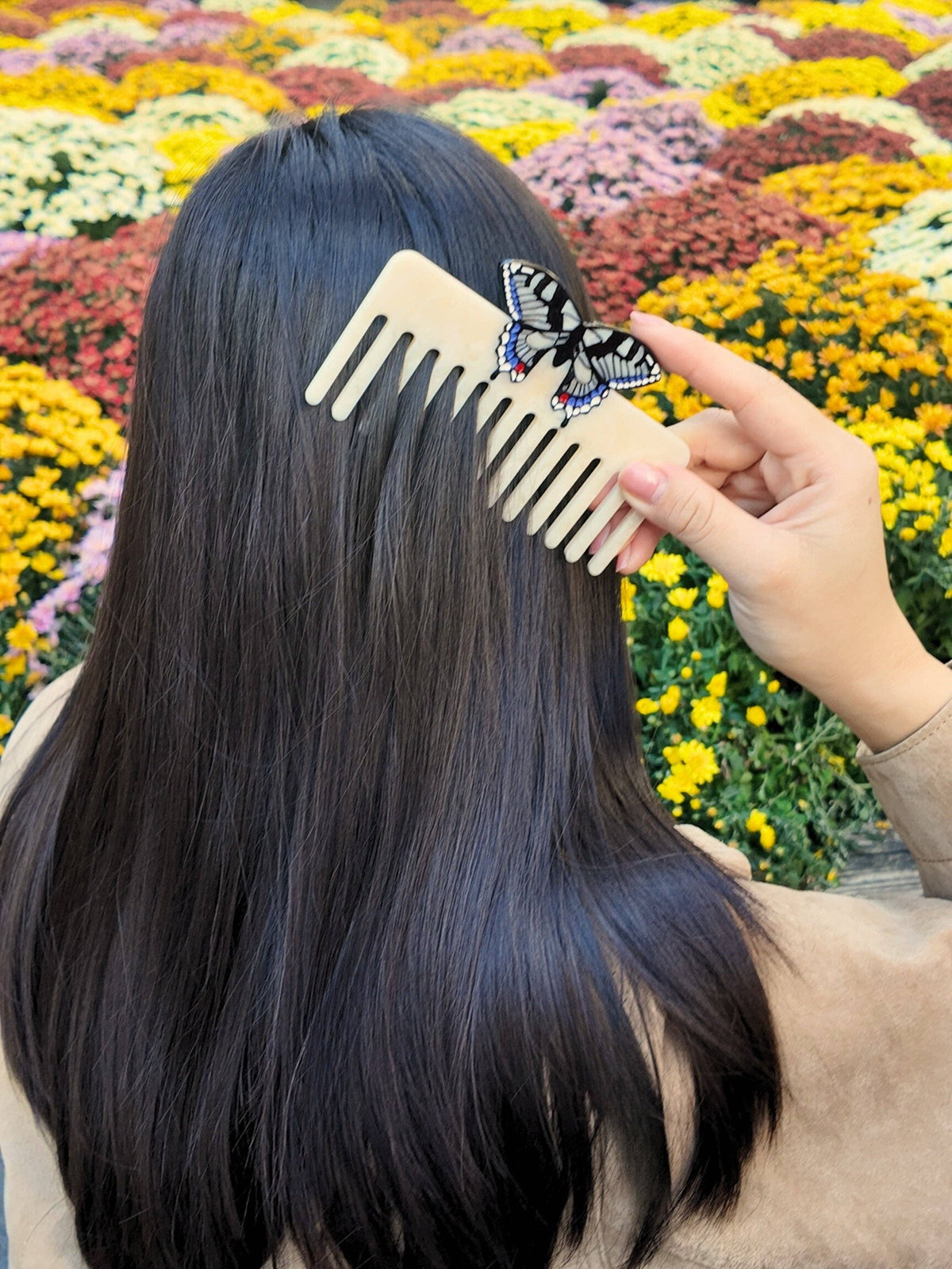 Solar Eclipse - Detangling Comb - Swallowtail