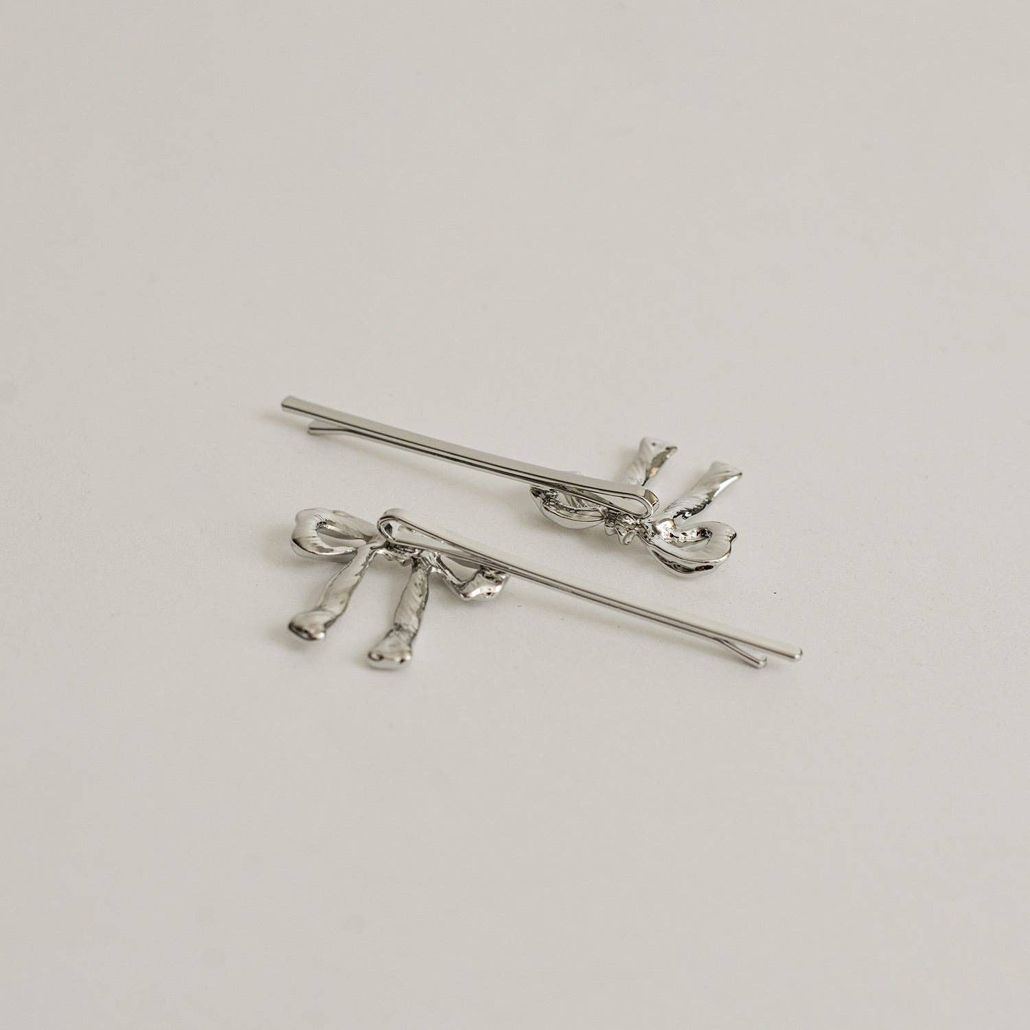 nar'sha - Ribbon Metal Hair Bobby Pins - Silver