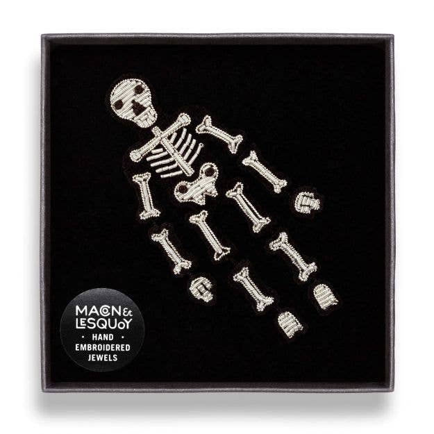 Macon & Lesquoy - Hand embroidered brooch - Silver Skeleton