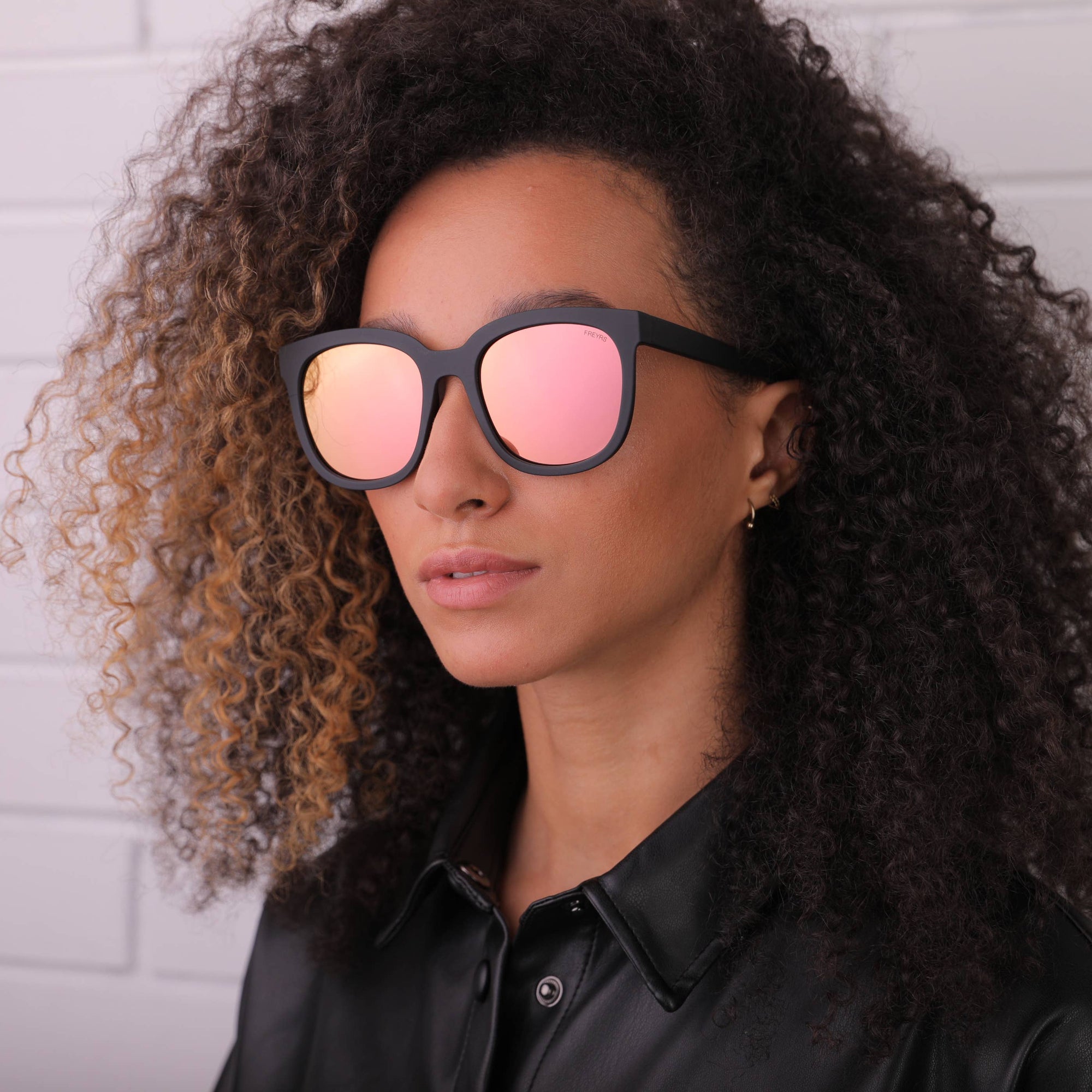 FREYRS Eyewear - Taylor Sunglasses - Matte Black / Pink Mirror
