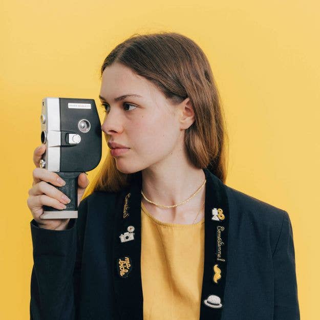 Macon & Lesquoy - Hand embroidered brooch - Silver Camera