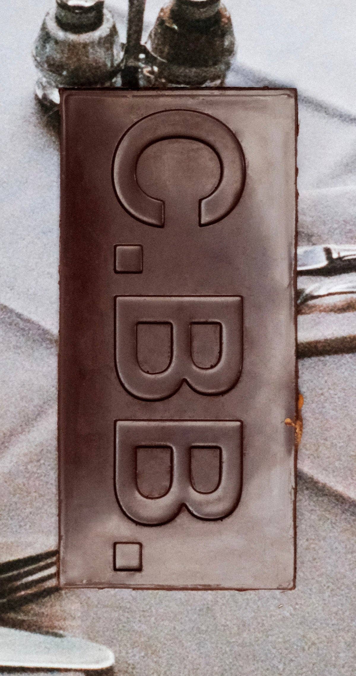 Casa Bosques - Dark Chocolate 74% - Crunchy Peanuts & Vanilla Creme