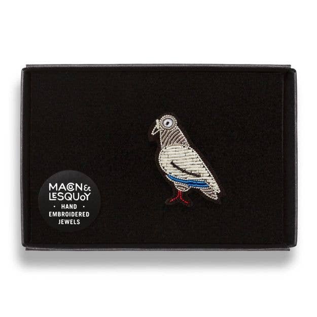 Macon & Lesquoy - Hand embroidered brooch - Pigeon