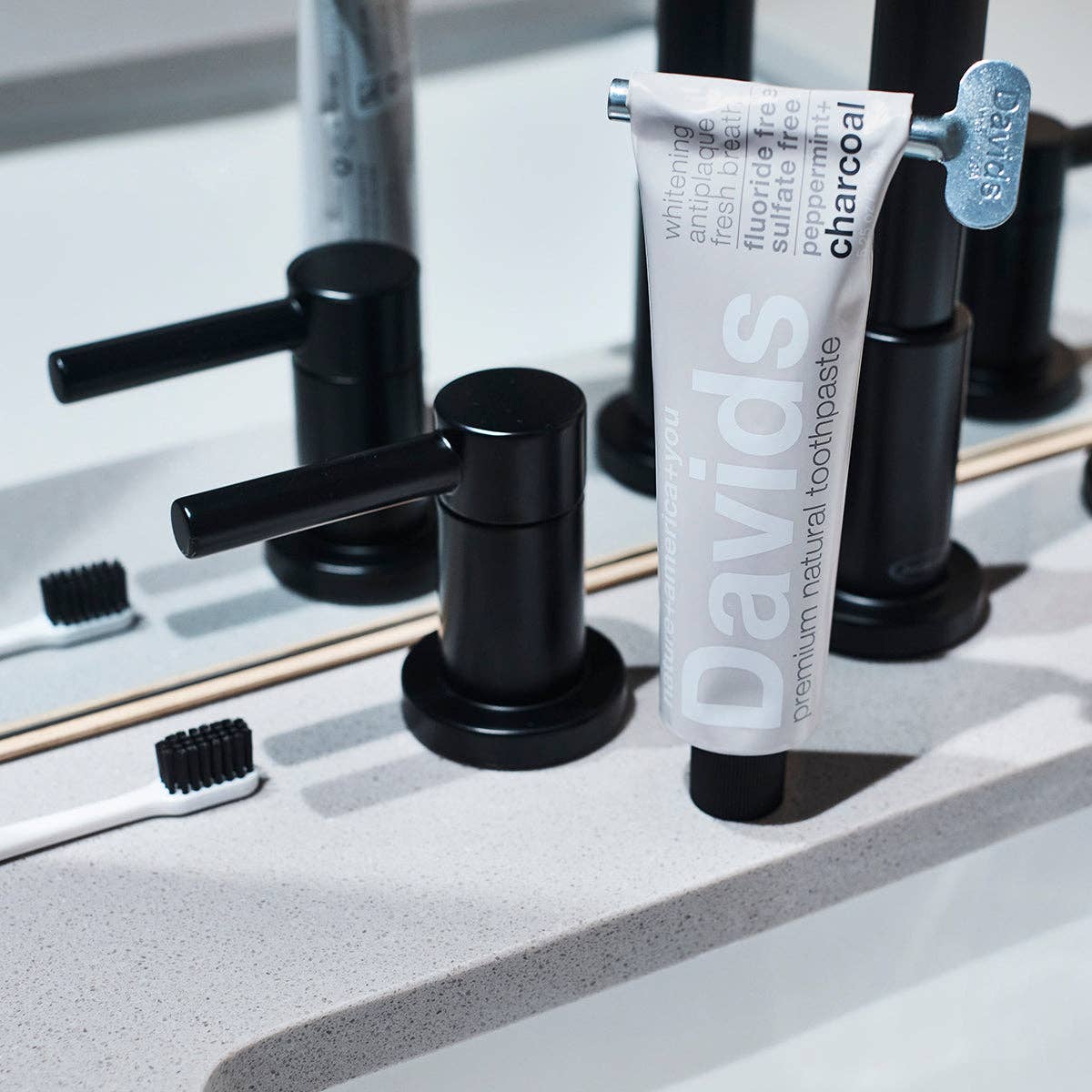 Davids - Premium Natural Toothpaste - Charcoal + Peppermint