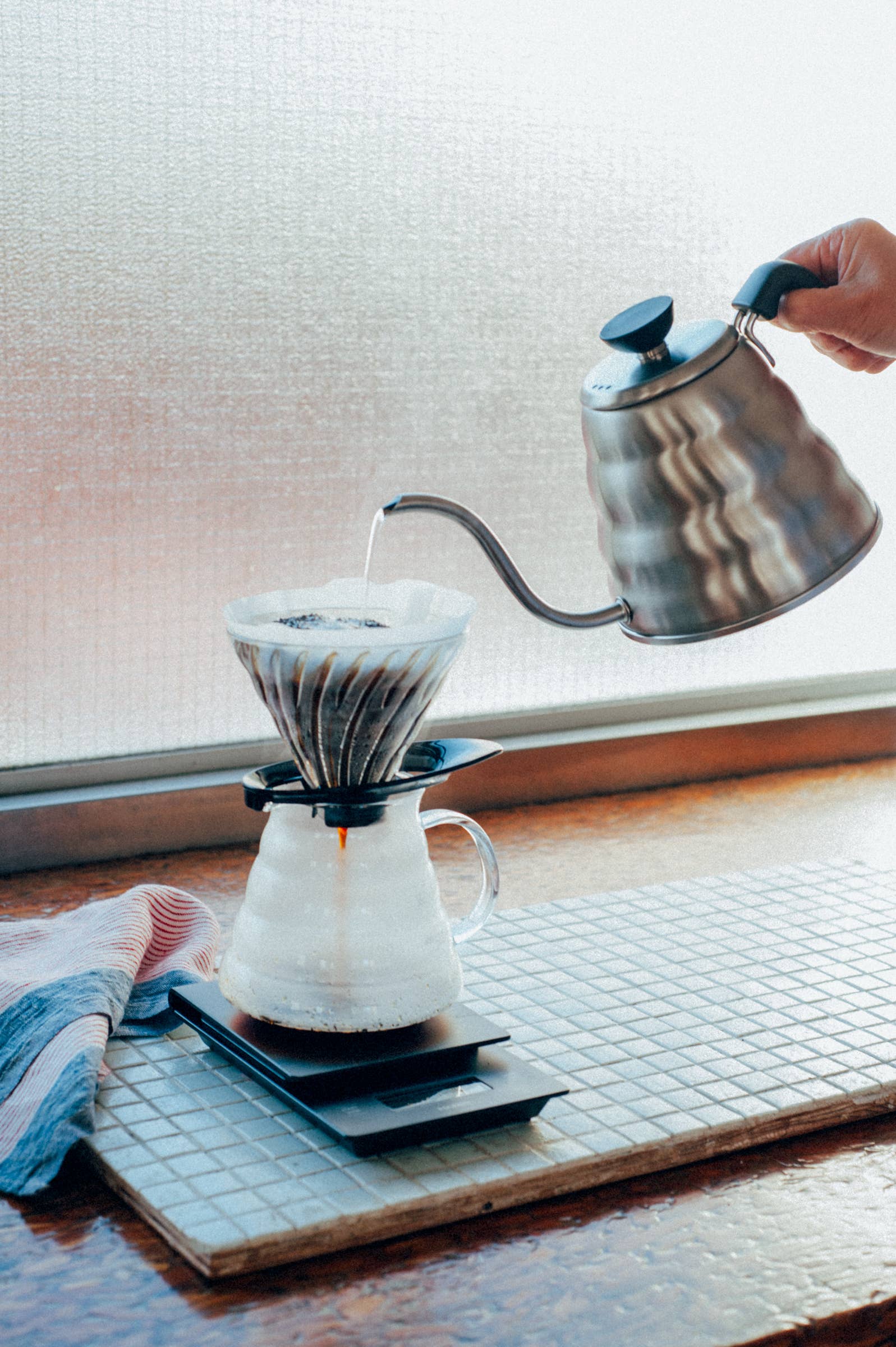 Hario - V60 "Buono" Drip Kettle 1.2L Silver