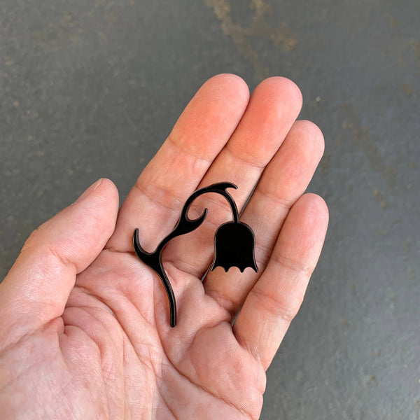 AMBIENT FRIEND - Black Tulip Brooch