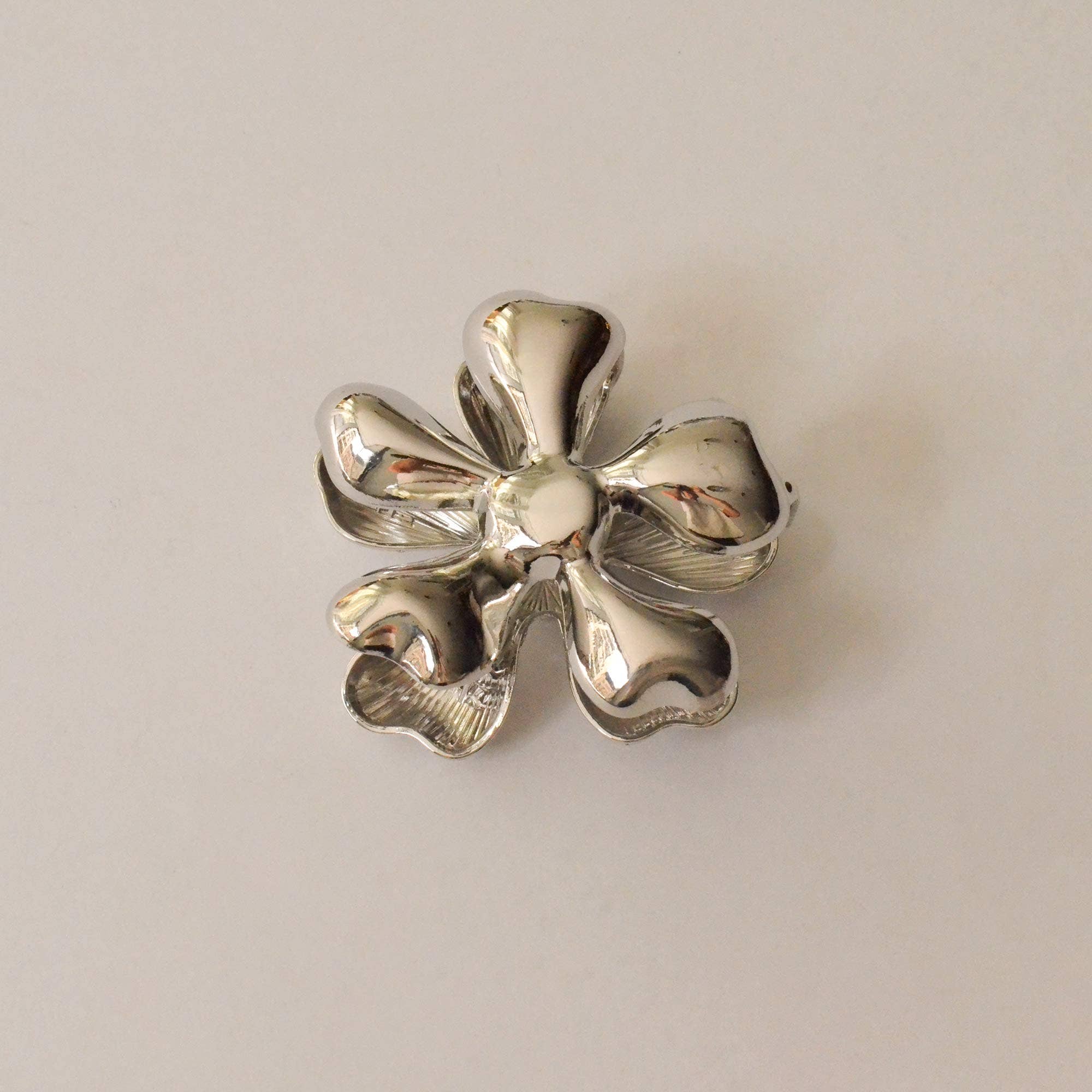 nar'sha - Flower Metal Hair Claw Clip | Silver