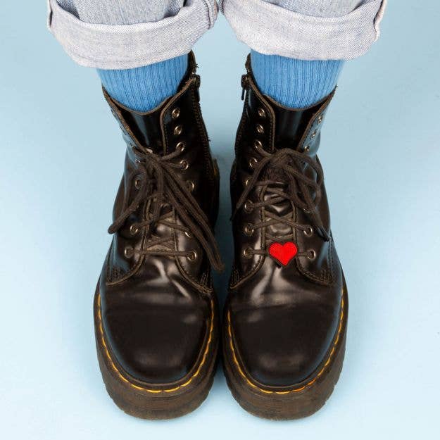 Macon & Lesquoy - Hand embroidered brooch - Red Heart