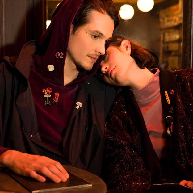 Macon & Lesquoy - Hand embroidered brooch - Pigeon