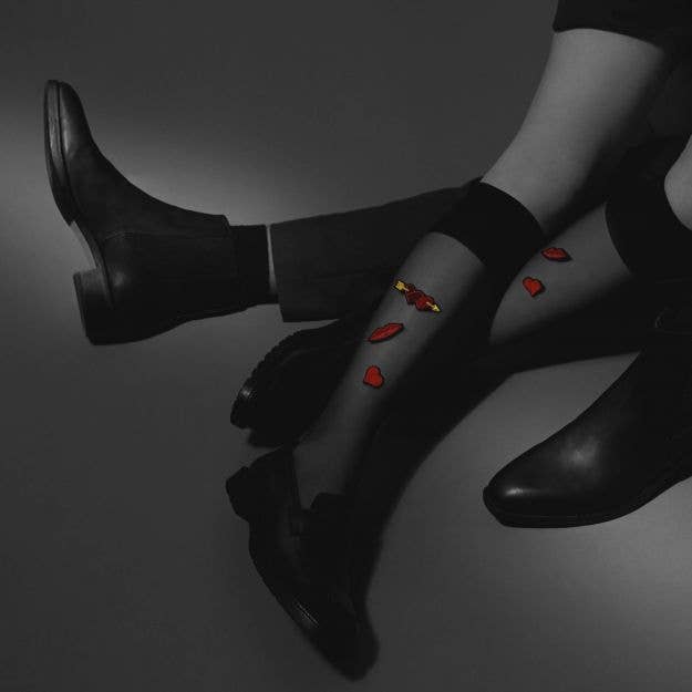 Macon & Lesquoy - Hand embroidered brooch - Red Heart