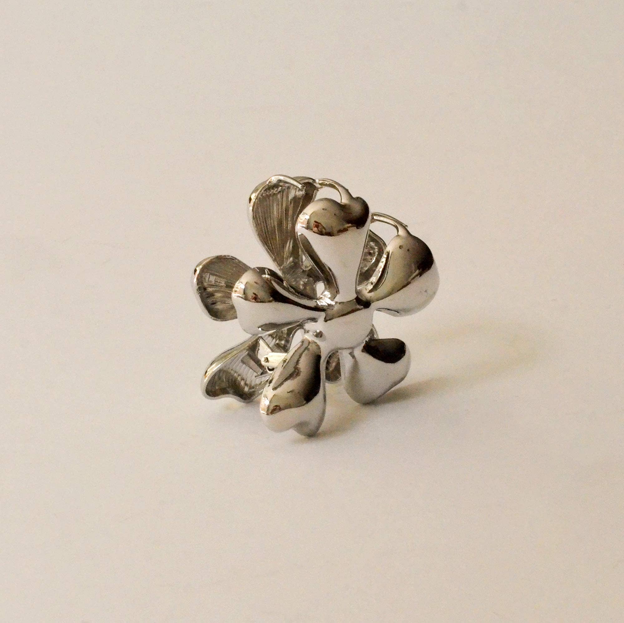 nar'sha - Flower Metal Hair Claw Clip | Silver