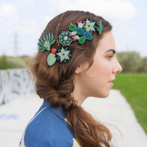 Macon & Lesquoy - Hand embroidered brooch - Prickly Pear