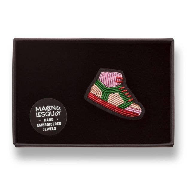 Macon & Lesquoy - Hand embroidered brooch - Sport Shoe