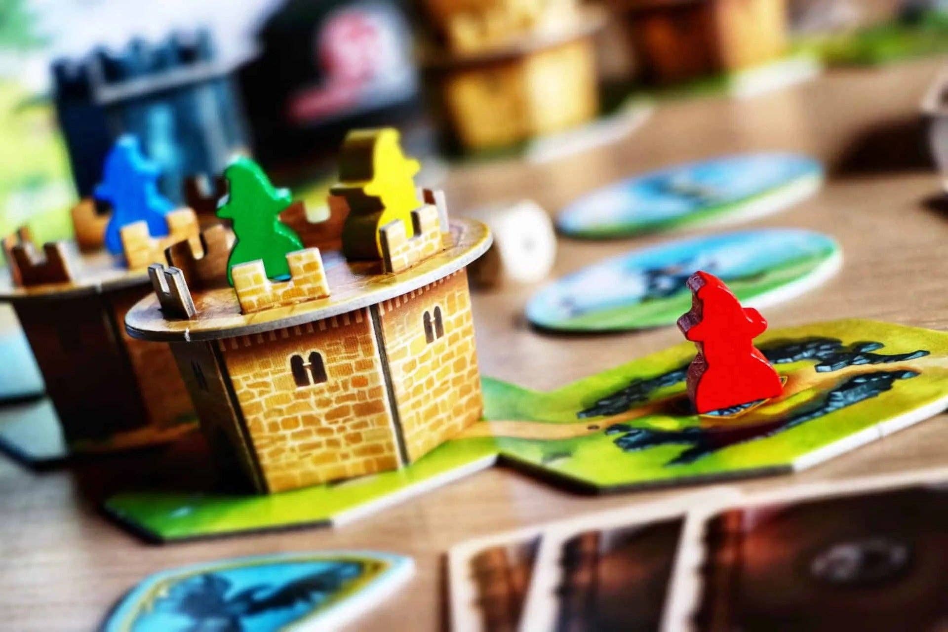 Capstone Games - Wandering Towers: Base Game / 30 minutes / 1-6 Players