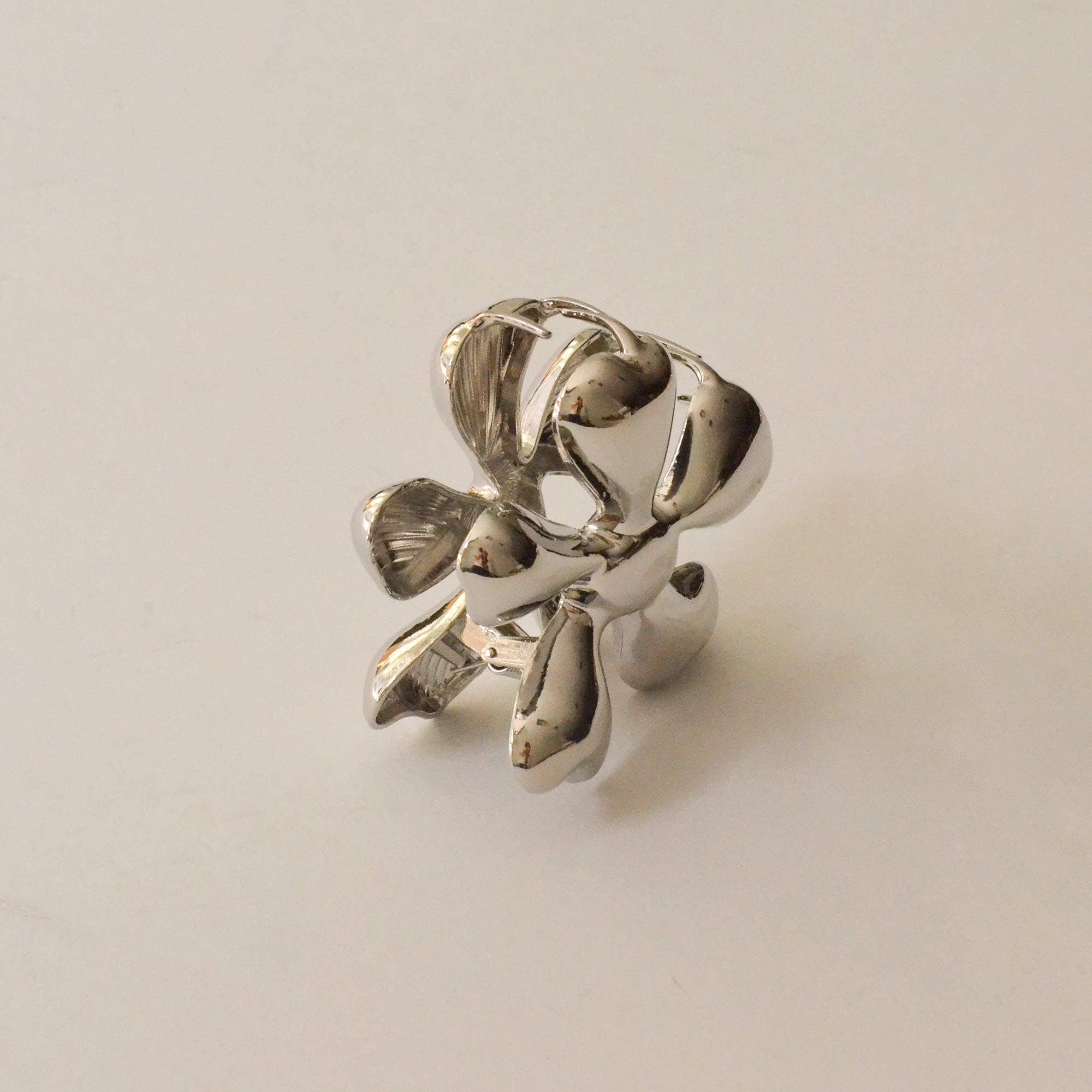 nar'sha - Flower Metal Hair Claw Clip | Silver