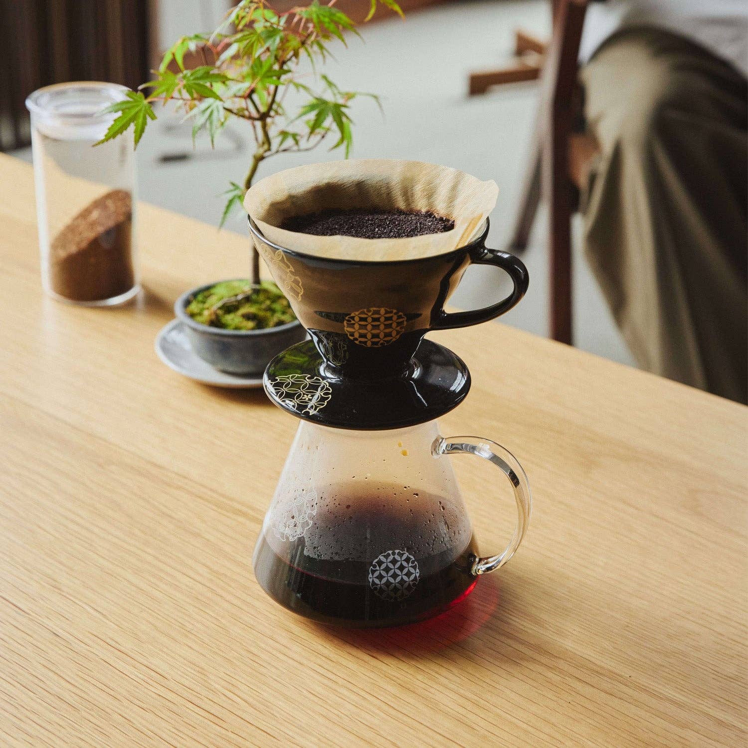 Hario - "Shippou" Glass Server 02: Seven Treasures Pattern