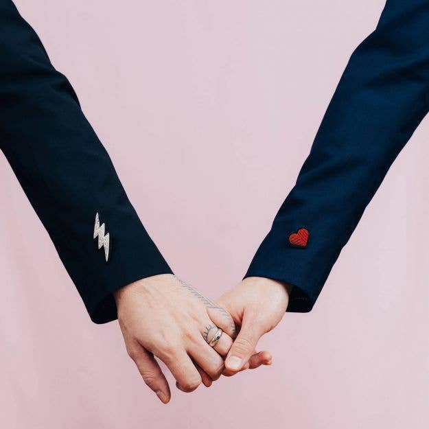 Macon & Lesquoy - Hand embroidered brooch - Red Heart