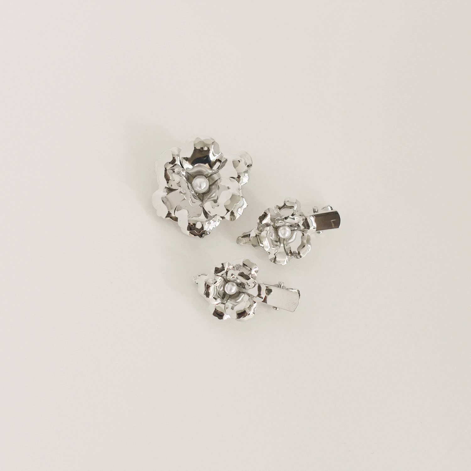nar'sha - Metal Flower with Plastic Pearl Hair Clips | 3pcs | Silver