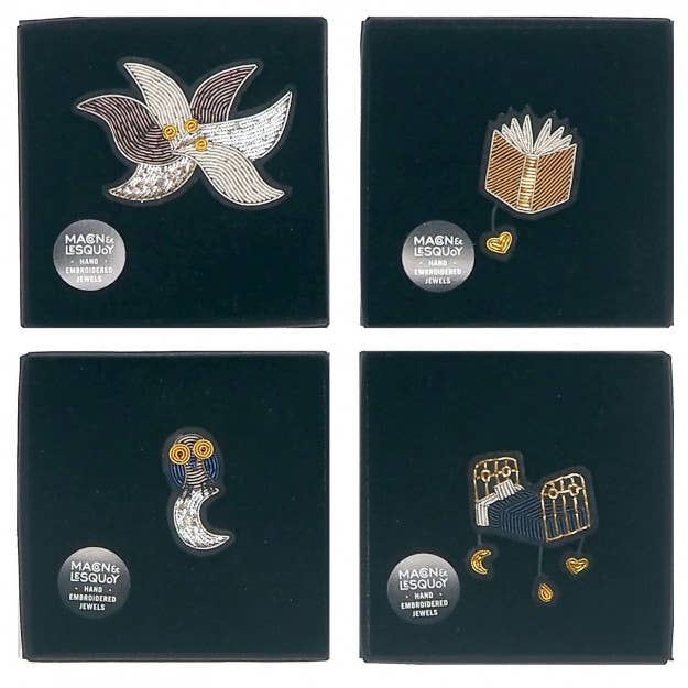 Macon & Lesquoy - Hand embroidered brooch - Looking for the Book