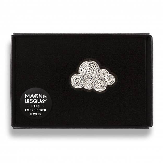 Macon & Lesquoy - Hand embroidered brooch - Cumulus