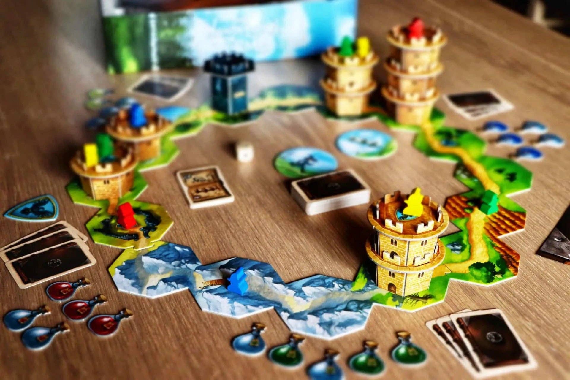 Capstone Games - Wandering Towers: Base Game / 30 minutes / 1-6 Players