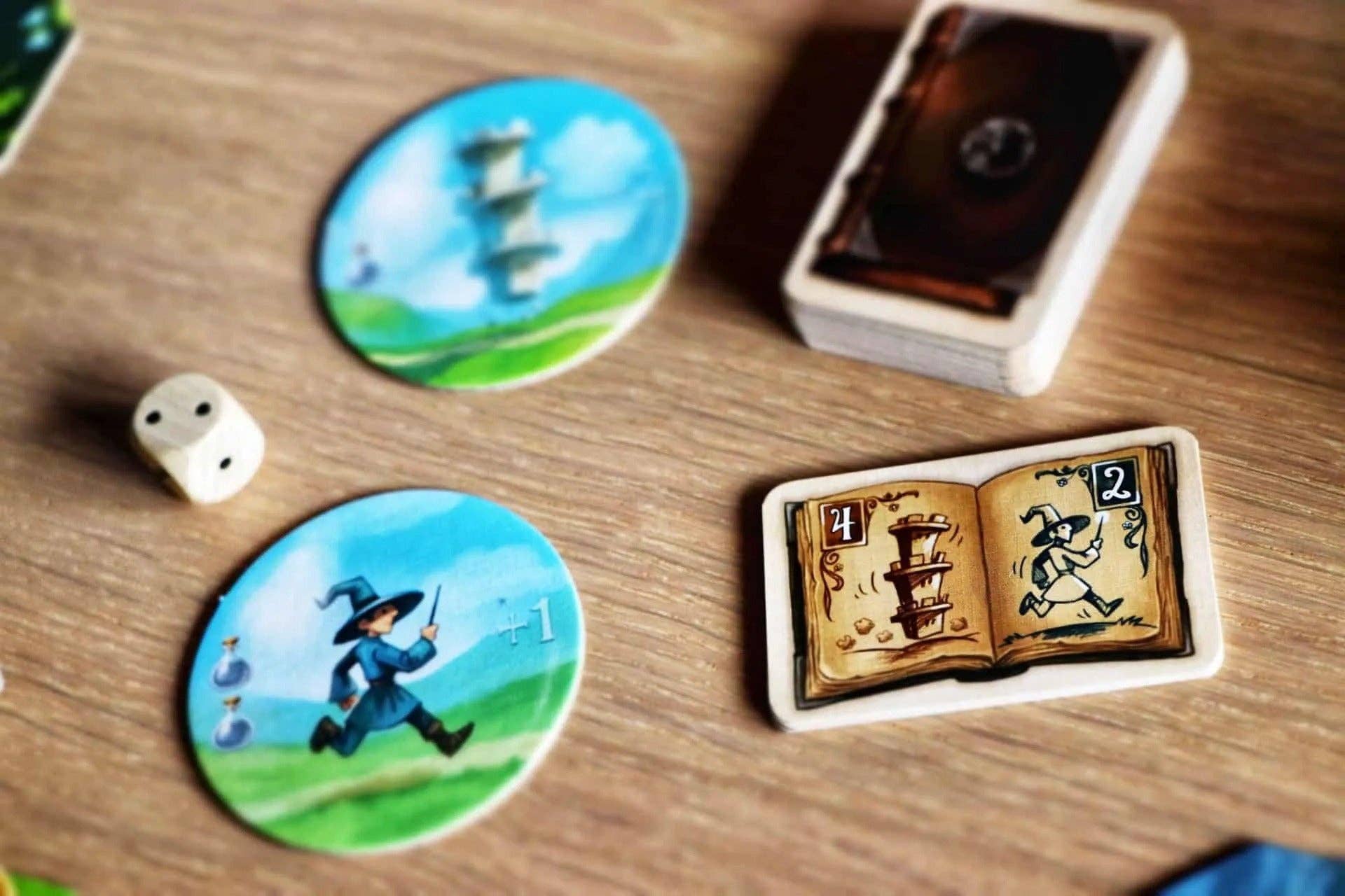 Capstone Games - Wandering Towers: Base Game / 30 minutes / 1-6 Players